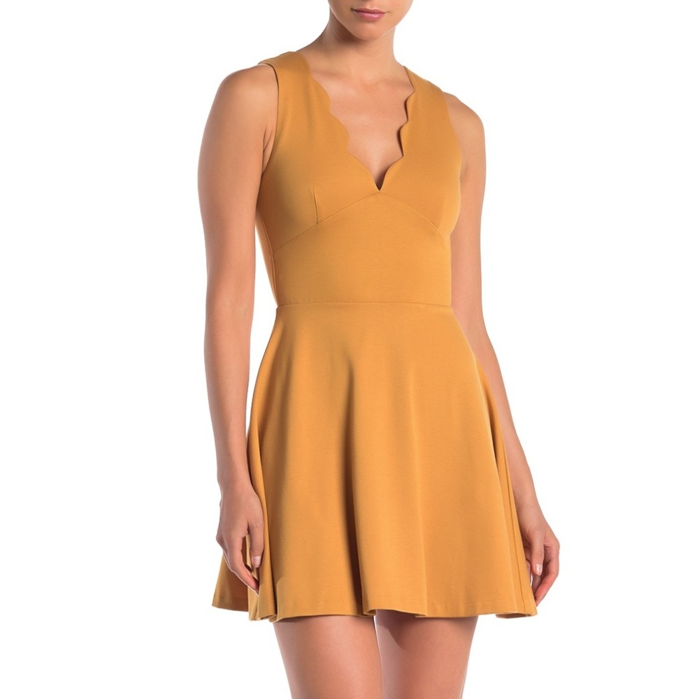 LOVE...Ady Yellow Scalloped Summer Dress M NEW 💖